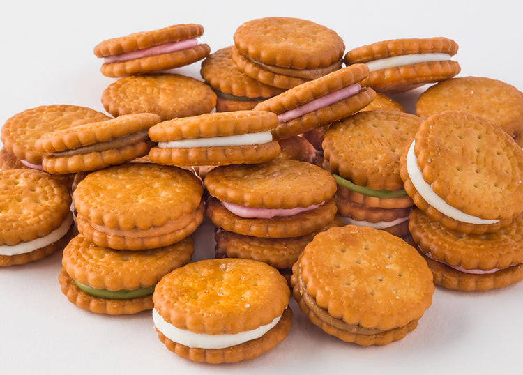 ミレーアソート缶 モンプレジール いちご風味 ホワイト キャラメル 抹茶 高知 ご当地 ミレービスケット